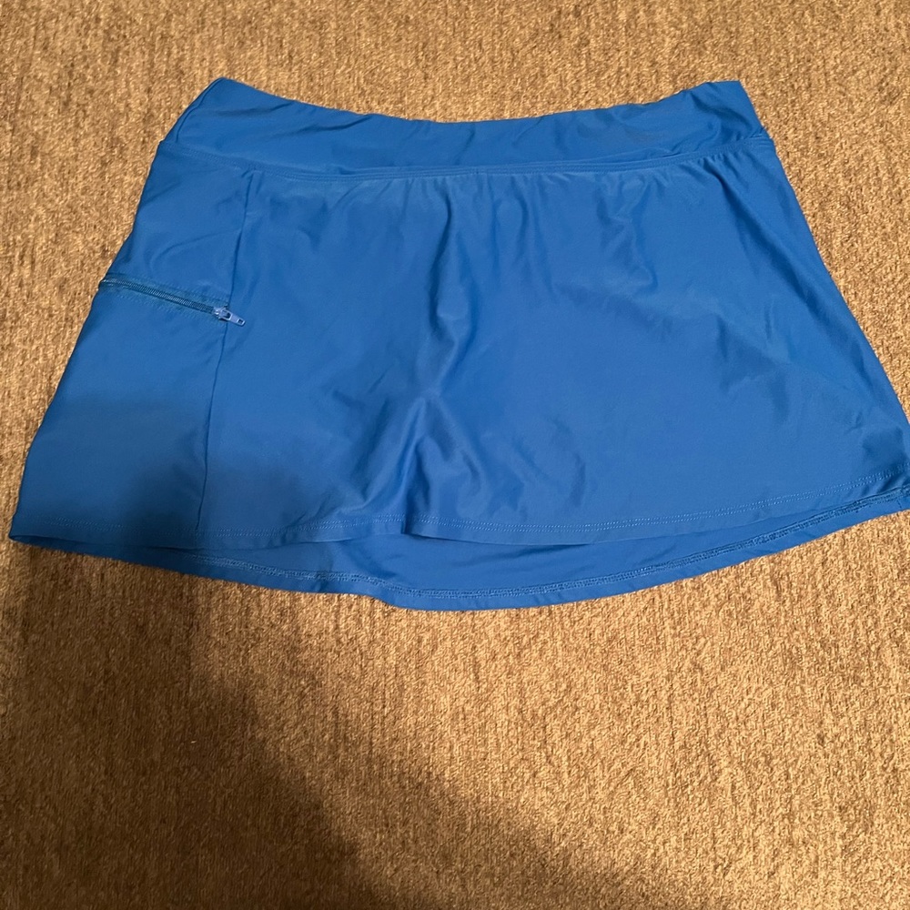 This is a nose skirt that has not been worn